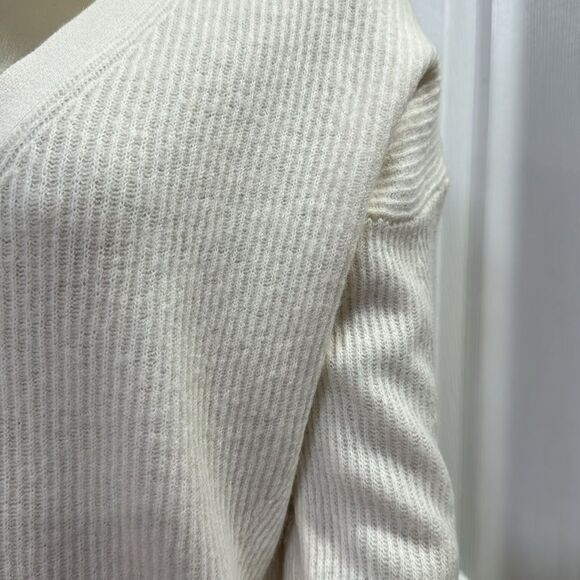 PURE COLLECTION RIBBED V-NECK CARDIGAN. SOFT WHITE - Picture 3 of 6